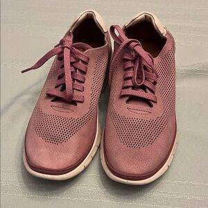 Vionic Pink Sneakers size 7.5